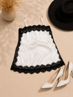 Top satin blanc à dentelle noire